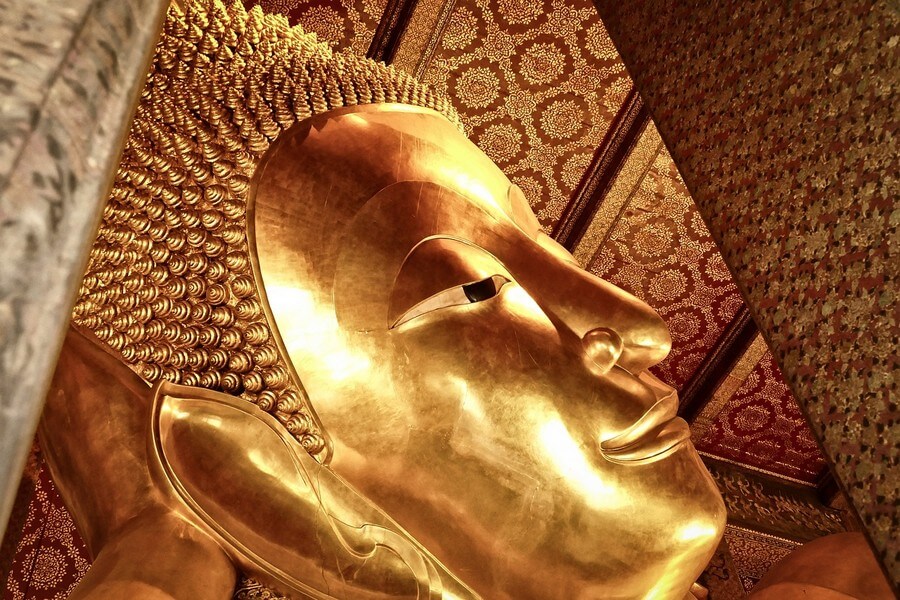 Фото: голова лежащего будды