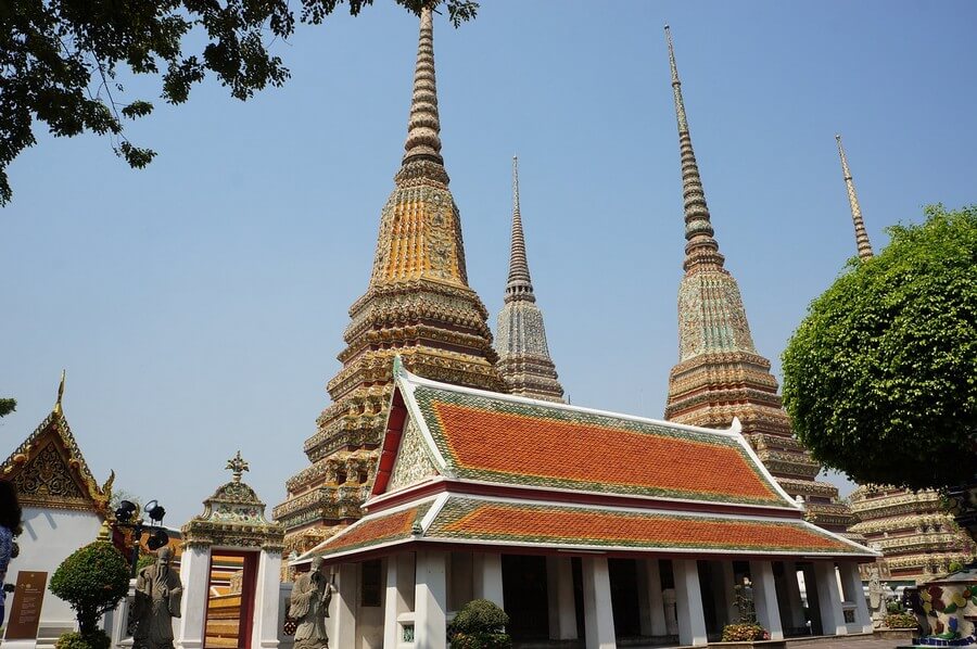 Фото: храм лежащего будды в тайланде